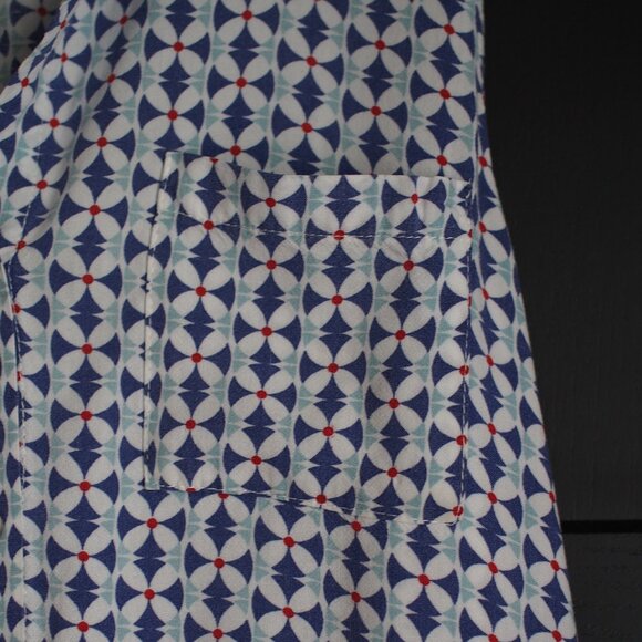 Just Living | Linen Blend Sleeveless Shirt w Mother of Pearl Buttons - Picture 5 of 6